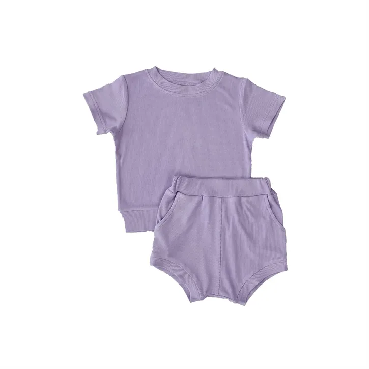 Özel logo yaz bebek kız düz renk kısa kollu setleri yürümeye başlayan çocuk giysileri t shirt şort iki parçalı kız düz giyim