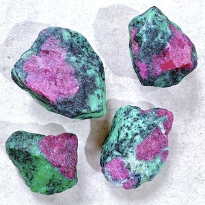 Piedras Curativas de Alta Calidad 100% Naturales, Rubí <span class=keywords><strong>en</strong></span> Zoisita <span class=keywords><strong>en</strong></span> <span class=keywords><strong>Bruto</strong></span> para Decoración, Venta al por Mayor, Piedra Natural Roja y Verde - Product Image 1