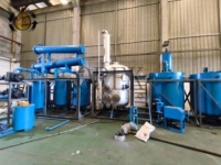 Machine de recyclage d'huiles usagées et de distillation sous vide d'huiles moteur pour transformer l'huile moteur noire en huile de base pour raffinerie
