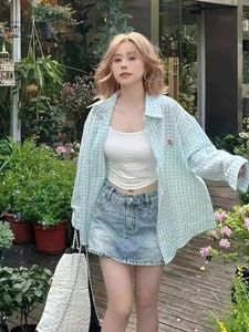 <span class=keywords><strong>Chemise</strong></span> à carreaux gingham brodée pour <span class=keywords><strong>femme</strong></span>, chemisier décontracté ample à manches longues boutonné, haut léger et respirant pour l'été - Product Image 3