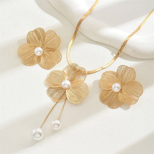 Conjunto de Joyería de Aleación Chapada en Oro de 18K, Estilo Vintage, con Perlas de Madreperla, Collar, Aretes y Pulsera, Regalo para Mujer - Product Image 4