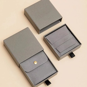 Bolsa de terciopelo de microfibra con logotipo personalizado del fabricante para guardar anillos, pendientes, collares y colgantes, con cierre, para viaje o regalo. - Product Image 3