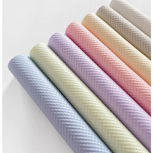 Papier Kraft en pâte <span class=keywords><strong>de</strong></span> bois gaufré imperméable et épaissi pour emballage floral, non couché, simple face, approvisionnement direct usine - Product Image 1