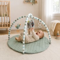 Tapis de jeu pour bébé vert sauge, tapis en coton matelassé personnalisable, style minimaliste scandinave, jouets éléphant et cactus, certifié CPC