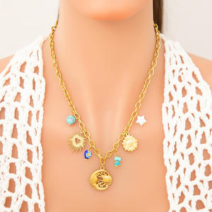 Collier superposé en fausses perles avec breloques étoiles, chaîne de clavicule en acier titane plaqué or 18 carats pour femme, bijoux tendance - Product Image 2