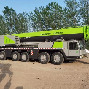 Grue mobile Zoomlion ZTC2200 220T, carrosserie gris vert avec marquage de sécurité à rayures rouges pour opérations de levage lourd - Product Image 5