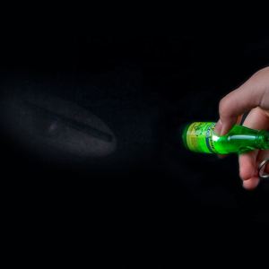 Nhà Sản Xuất Tùy Chỉnh Hình Dạng Chai <span class=keywords><strong>LED</strong></span> Đèn Pin Keychain Chiếu Nhỏ Móc Chìa Khóa - Product Image 2