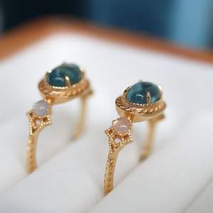 แหวนเพชรโทแพซสีน้ำเงินลอนลีย์ไอส์แลนด์ ลอนดอน บลู ท็อปพาซ ชุบด้วยทังสเตน ดีไซน์หรูหราเบาๆ สำหรับผู้หญิง สไตล์เดียวกับที่มีในเล่มเล็กๆ สีแดง - Product Image 5