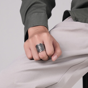 Accessoires, Ornement en acier titane, Bague dragon en acier inoxydable, Mode européenne et américaine, Bague pour homme cool, Vente en gros - Product Image 5