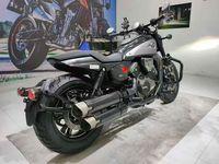 Moto de rue QJMOTOR Flash 600 V4 à essence, 600 cm³, quatre cylindres, 6 vitesses, vitesse maximale de 200 km/h