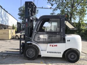 Chariot élévateur TCM 5 T d'occasion Moteur diesel à mât 3 étages de 5 tonnes, faible durée, hauteur de levage de 4000mm, bien entretenu, prêt à fonctionner - Product Image 4