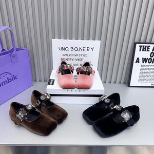 Zapatos de Gelatina de Verano para Mujer, Cómodos, Casuales, Planos, con Punta Cuadrada, Antideslizantes y Antiestáticos, de PVC Desechable - Product Image 1