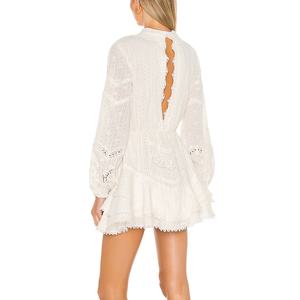 เดรสลำลองคุณภาพสูงมาใหม่สำหรับฤดูใบไม้ร่วง แขนยาว คอวีลึก แต่งลูกไม้ลายดอกไม้ ผ้าลินินผสมฝ้าย สีขาว เรียบหรู - Product Image 3