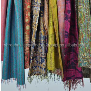 Fait à la main Vintage soie Kantha étole dames brodé châle et Dupatta parfait hiver écharpes traditionnelles et châles - Product Image 1
