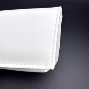 Vente en gros, <span class=keywords><strong>étui</strong></span> de rangement pour <span class=keywords><strong>lunettes</strong></span> de soleil en cuir artificiel blanc <span class=keywords><strong>fantaisie</strong></span> avec logo personnalisé, <span class=keywords><strong>étui</strong></span> <span class=keywords><strong>souple</strong></span> classique pour <span class=keywords><strong>lunettes</strong></span> - Product Image 6