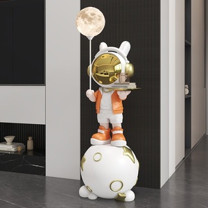 Elegante Figura Decorativa de Astronauta de Resina de Alta Calidad con Lámpara Lunar para Decoración del Hogar, Estudio o Sala de Estar - Product Image 1