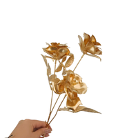 Vente en gros de roses artificielles dorées à 3 têtes, longue tige de 65 cm, rose en soie dorée métallique pour la décoration de mariage, de Noël, de la maison et de la table