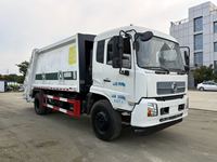 Camion à ordures compacteur d'occasion de 6 mètres cubes, châssis Dongfeng Dolica, Quanchai Euro 6, benne à levage arrière avec télécommande