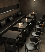 Projet de mobilier de bar commercial sur mesure : Ensemble de sièges sectionnels côtelés haut de gamme et table de bar à niveaux