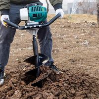 La perceuse à essence portative de 5,5 kW à quatre temps est utilisée pour planter des arbres et creuser des trous dans les jardins