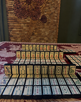 Jeu de tuiles de Mahjong américain avec caractères chinois traditionnels, points en bambou, dragons, jokers et bordure noire