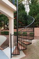 Moderne Neueste Luxuriöse Exquisite Wendeltreppe mit Hartholzstufen für Wohn- und Villenprojekte