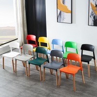 Tulipe pieds en bois massif chaise bureau pp plastique repos salon ensemble tables à manger chaises en plastique pour cafétéria