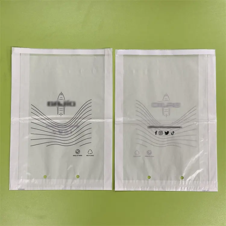 Bolsas de papel vidriado personalizadas para embalaje de ropa, abrigos, calcetines, camisetas, embalaje de papel respetuoso con el medio ambiente