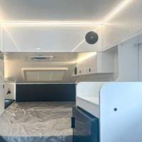 Caravane de luxe tout-terrain remorquable, en panneaux composites sandwich, pour 4 personnes, idéale pour le camping et les voyages.