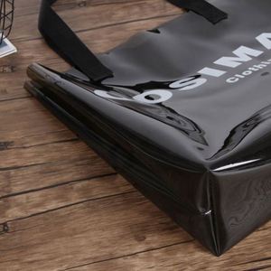 Sac de shopping à bandoulière en PVC imperméable, tendance et pratique, réutilisable, transparent, sac fourre-tout en PVC, sac cadeau avec logo personnalisé - Product Image 6