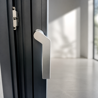 Ventanas Abatibles de Aluminio JOUGE Honor 120 Ultra con Pantalla Integrada, Apertura Exterior y Rotura Térmica de Diez Cavidades para Casas Modernas