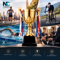 Coupe de champion plaquée avec base en marbre noir et logo personnalisé pour les tournois sportifs et les événements d'entreprise, OEM