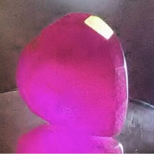 Collezione SGARIT: Rara Grande Gemma Sciolta per Personalizzazione di Gioielli di Lusso, 220 Carati di Berillo Rosso Naturale - Product Image 1