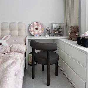 New Design <b>White</b> Round Cosmetic ChairBeauty Leather Wood Frame Casual Dining <b>Chair</b> Movable <b>Chair</b> - Product Image 1