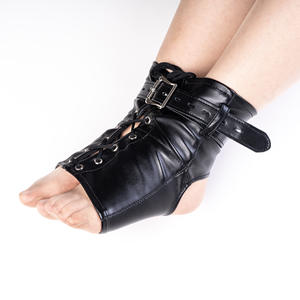 Accessoires de bondage en cuir pour couples, pour la formation et l'entraînement corporel, avec dispositifs de liaison des pieds et de maintien serré, pour le plaisir transfrontalier - Product Image 1