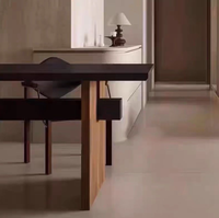 Bureau de travail moderne en bois massif avec design éco-responsable