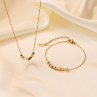 YWXS Ensemble de bijoux collier et bracelet pour amies en acier inoxydable plaqué or 18 carats, design simple et tendance, motif argent brisé, petit carré