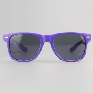 Venta al por mayor 2025 diseñador ligero púrpura cuadrado gafas de sol de plástico logotipo personalizado UV400 lentes para hombres y mujeres - Product Image 3