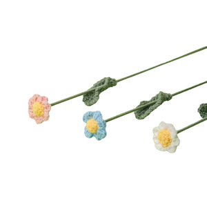 Ramo de Margaritas Tejidas a Mano, Flores de Hilo Reutilizables, Regalo de Graduación, Estilo Moderno - Product Image 5
