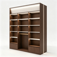 Vitrines, étagères et armoires de rangement sur mesure pour les magasins d'accessoires, disponibles dans une variété de tailles et de matériaux