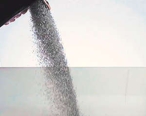 Fabriek Levert Natuurlijke Natriumbasis Grond Gebroken Zand Oem Bentoniet Kattenbakvulling Zeer Hoge Prestaties - Product Image 1