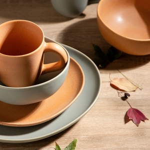 Service de table en céramique mate irrégulière avec logo personnalisé, idéal pour hôtels, restaurants, mariages, vente en gros - Product Image 2