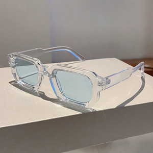 Gafas de Sol de Verano con Montura Cuadrada Azul Hielo Claro, Lentes Polarizadas con Protección UV400, Modernas, Transparentes y Elegantes para la Playa - Product Image 1