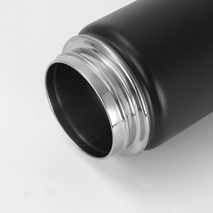 Botella de agua de frasco de viaje de 64 oz con aislamiento grande de metal de acero inoxidable de medio galón - Product Image 6
