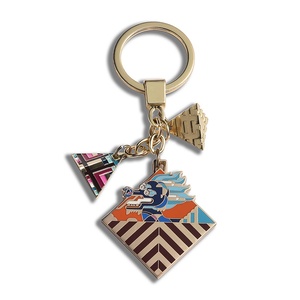 Llavero de Metal con Colgante de Pirámide de Dragón de Dibujos Animados en 3D, Esmalte Suave, Recuerdo, Regalo - Product Image 1