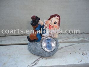 Gnomo de resina con luz solar - Product Image 1