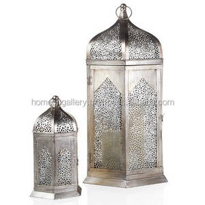 Lanterne à bougie en bois et métal en verre avant en acier inoxydable avec bougie en plastique imprimée pour décorations de Noël - Product Image 2