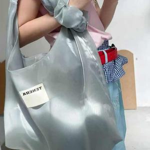 Sac fourre-tout de beauté en satin, sacs fourre-tout en PU brillant, sac fourre-tout lavable avec étiquette, 19 pouces, grande capacité, sac à main - Product Image 3