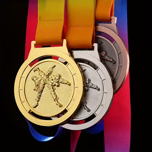 Médailles <span class=keywords><strong>de</strong></span> sport personnalisées en alliage <span class=keywords><strong>de</strong></span> zinc 3D avec logo/<span class=keywords><strong>texte</strong></span>/design personnalisé pour le basketball, le football, le soccer, souvenir avec ruban - Product Image 1