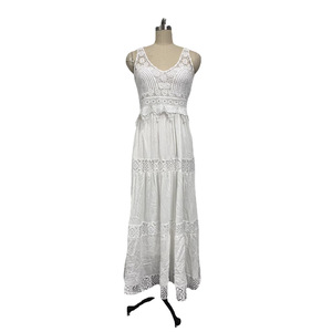 Robe longue blanche en dentelle à col halter, taille haute, superposée, pour la plage ou comme cache-maillot d'été - Product Image 5
